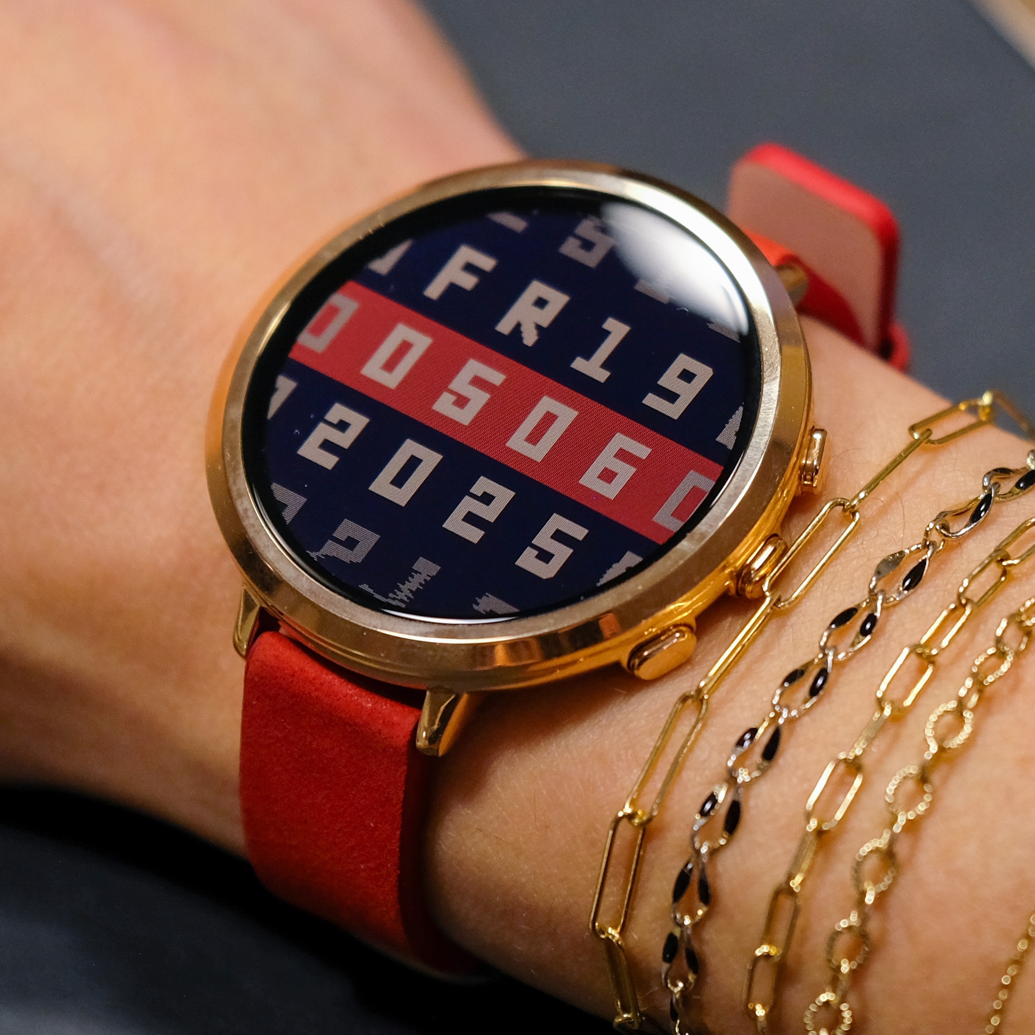 Pebble is terug met een smartwatch die 14 dagen meegaat